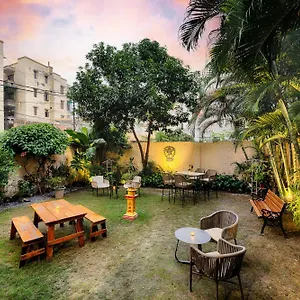 international-travellers-hostel-and-bistro.hotels-varanasi.com/