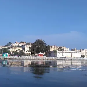 Face 2*, Udaipur Inde