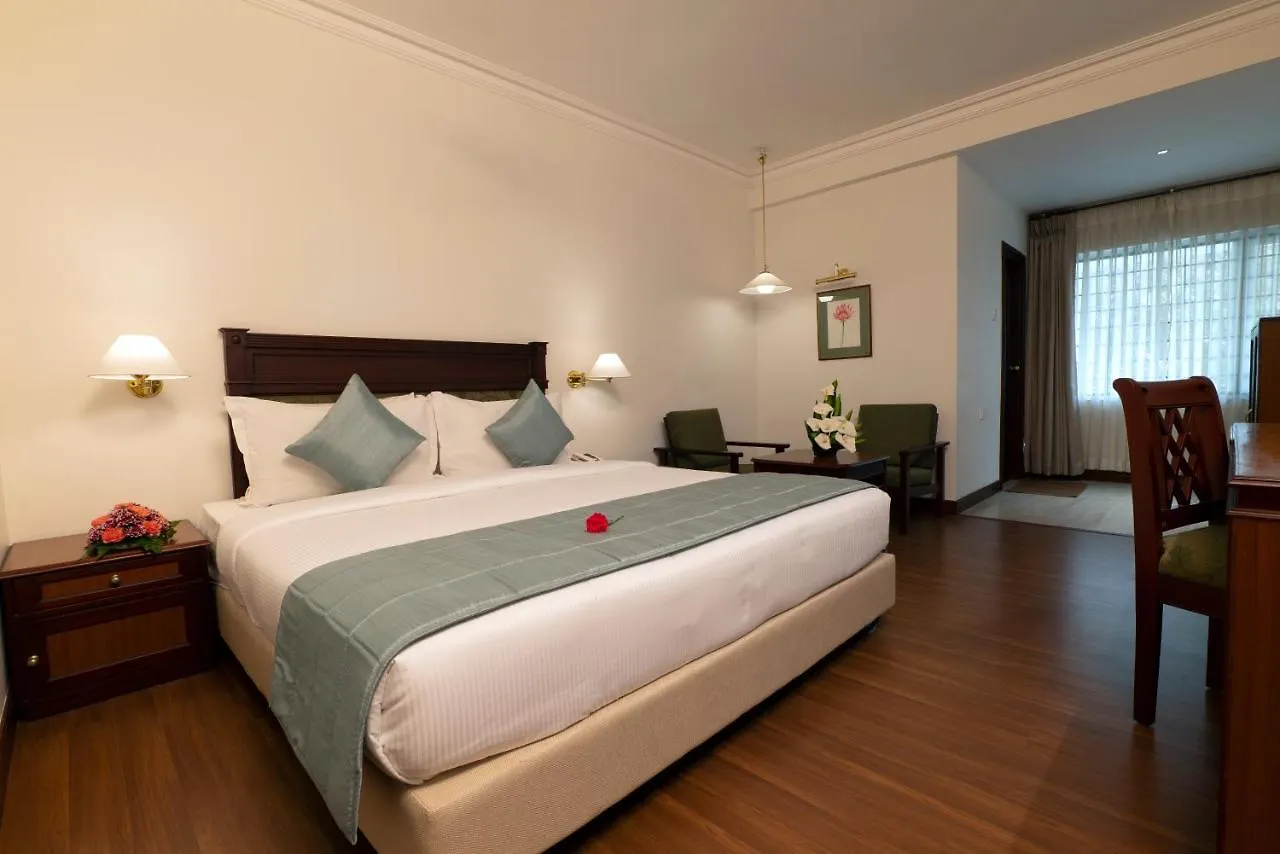Issacs Residency Hotel Munnar