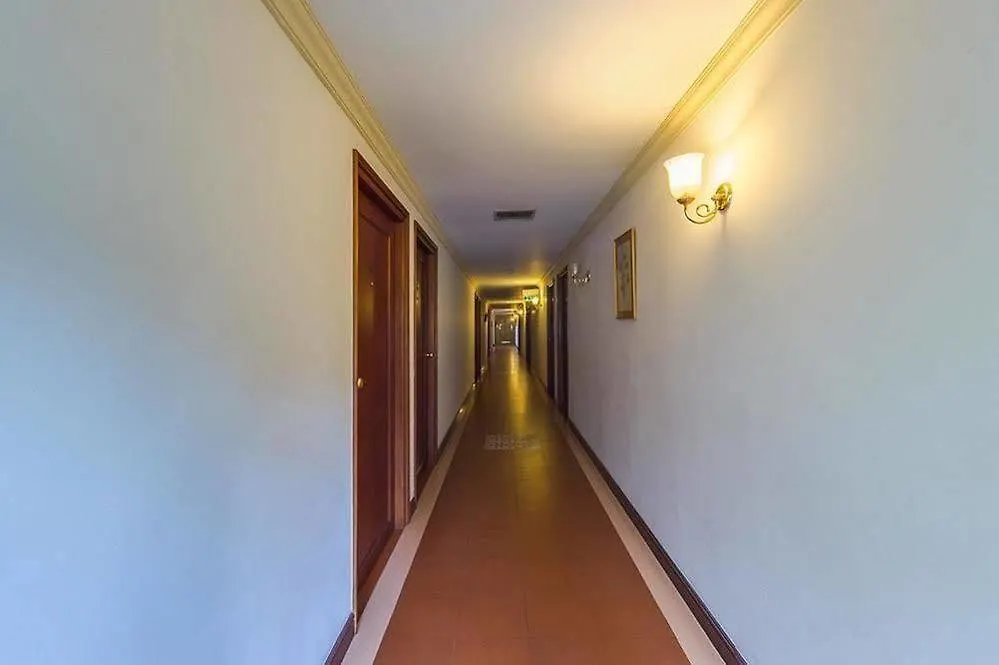 Issacs Residency Hotel Munnar